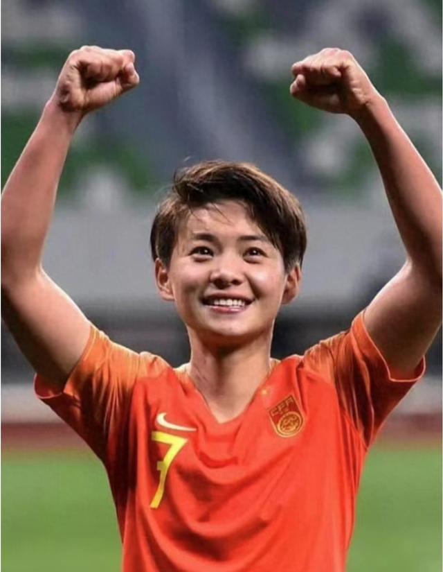 亚洲女足锦标赛中，中国队员用精妙战术取胜
